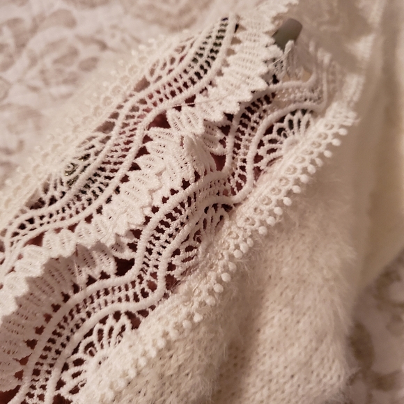 Sweater - Picture 4 of 5